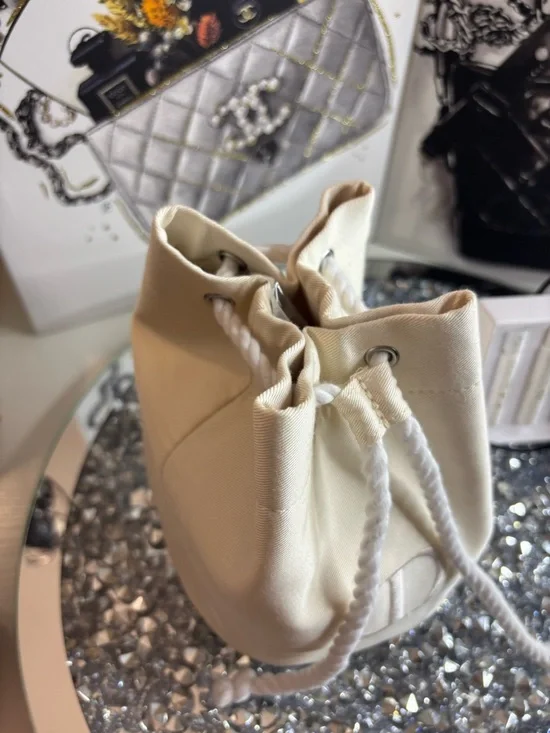 Dior Beauty beige drawstring pouch and a Dior J'adore 3 set sample - Picture 6 of 8